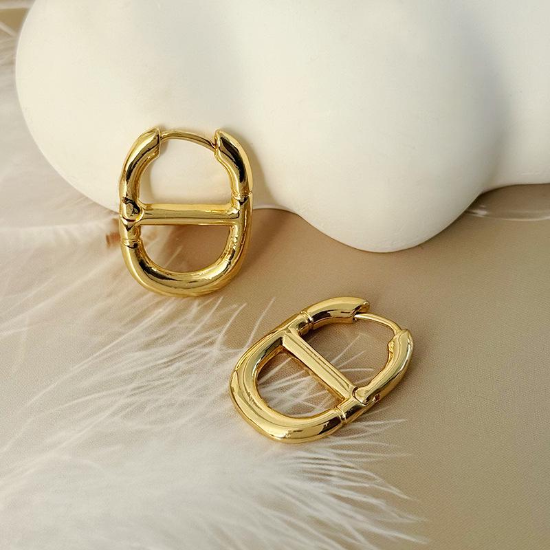 European & American Cross-border Hollow Pig Nose Earrings - Unique Cold Style Ear Cuffs