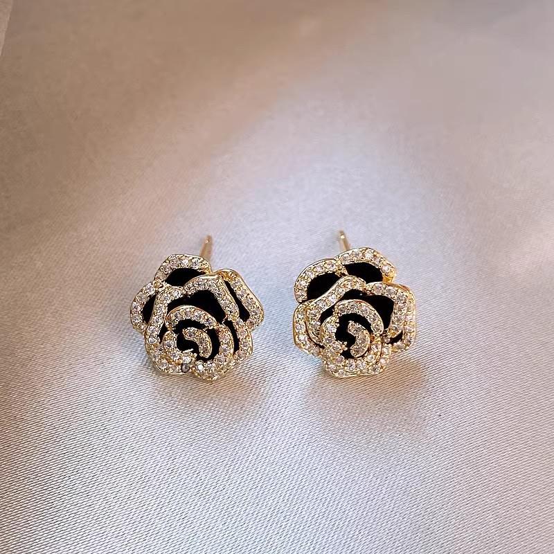 Light Luxury Exquisite Micro-inlaid Zircon Flower Earrings Elegant High-end Pearl Stud Earrings Niche Design Temperament Earrings