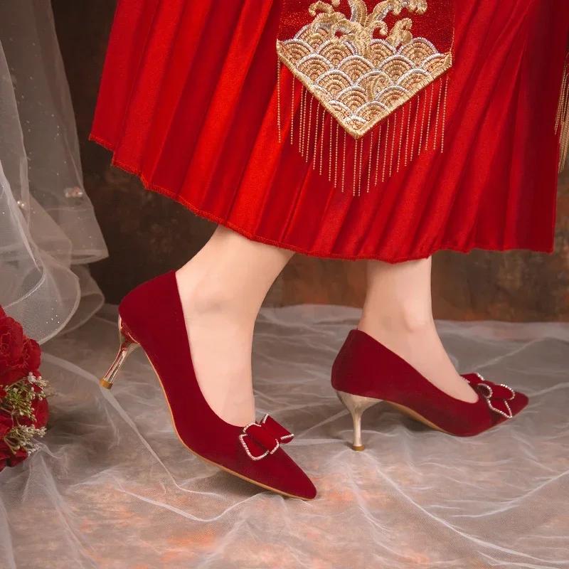 Mode Sexy Damen Pumps Hochhackige Rote Stiletto Hochzeitsschuhe Braut Designer Schuhe Weibliche Perlen Sandalen Spitzzehe Luxus Damenabsätze