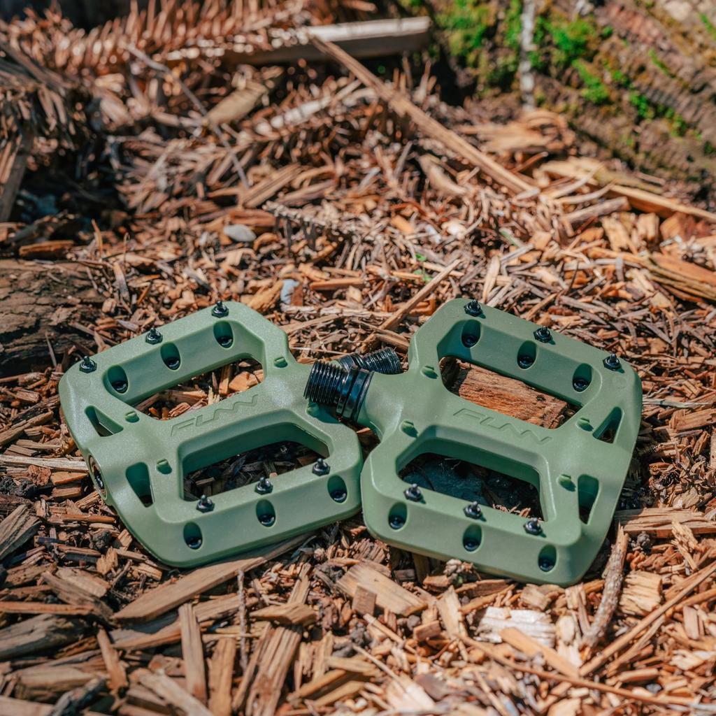 Funn Taipan S Fiberglass Reinforced Thermoplastic Bicycle Pedals CrMo Axle with Pins for Riding - 9/16" Anti-Slip MTB/BMX/Urban/Gravel (Olive Green)