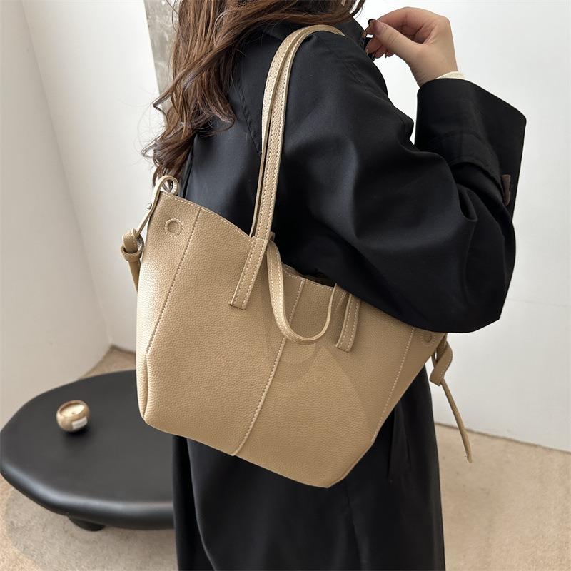 Fashion Tote Bag Portable Large Capacity Niche Design New Shoulder Underarm Women's Bag