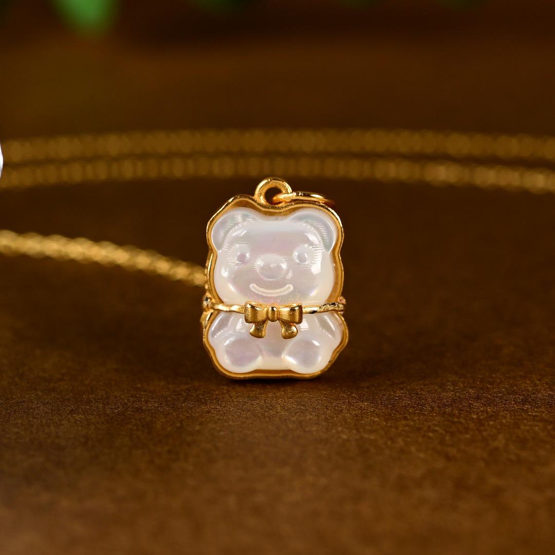 Elegant S925 Sterling Silver Bear Pendant Necklace with White Mother-of-Pearl, Cute and Versatile Design, Light Luxury Clavicle Chain S925 Silver