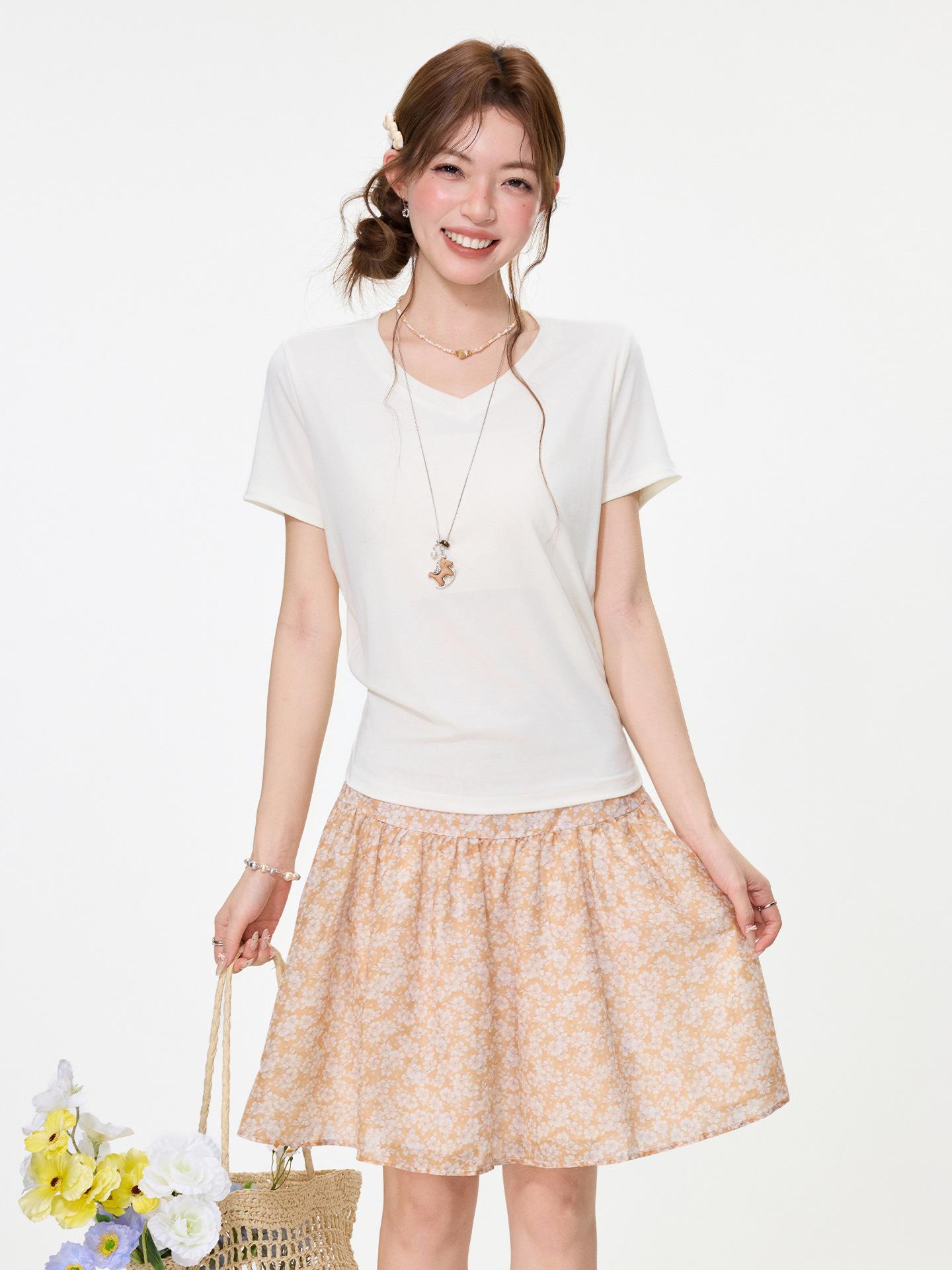 

Rice apricot V-neck Spice Girl basic short-sleeved T-shirt women s summer lazy loose and thin shoulder pure desire top S