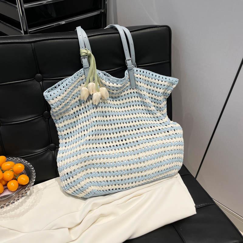 Woven Straw Bag For Women With Large Capacity And Shoulder Straps