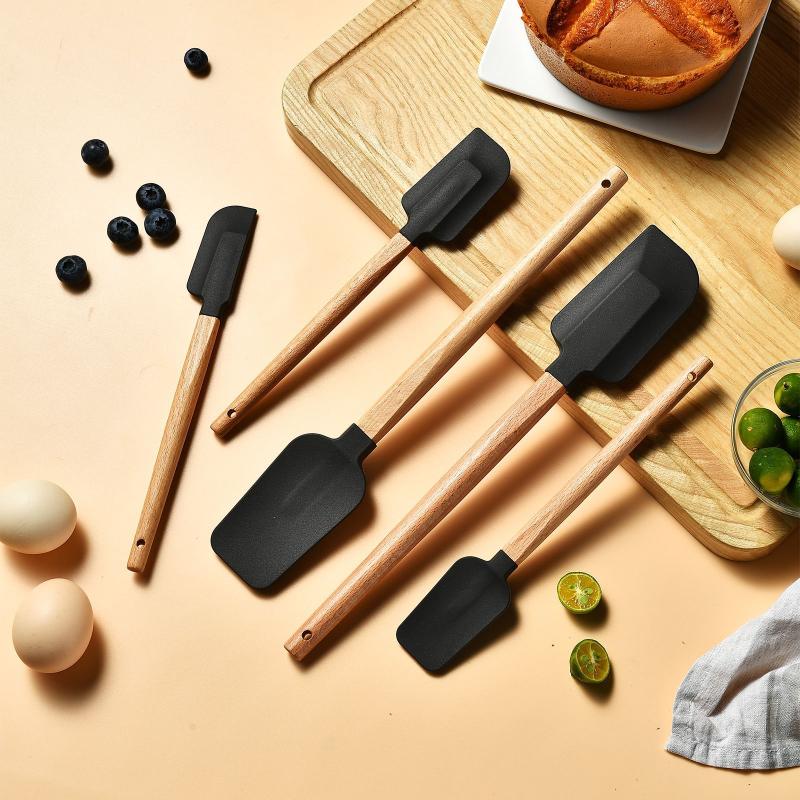 5Pcs Cream Cake Silicone Spatula Wooden Handle Baking Pastry Scraper Blenders Non-Stick Kitchen Dessert Baking Spatula Set