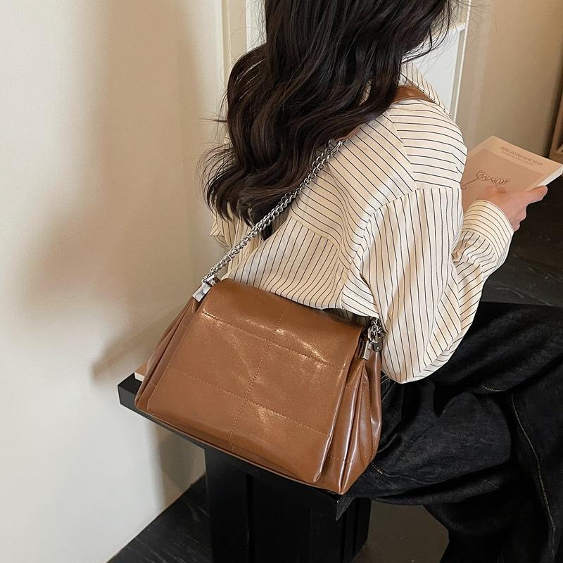 Fashion Minimalist PU Leather Shoulder Bags for Women Chain Crossbody Bag with Quilted Detail for Work and Outings Daily Use and Travel