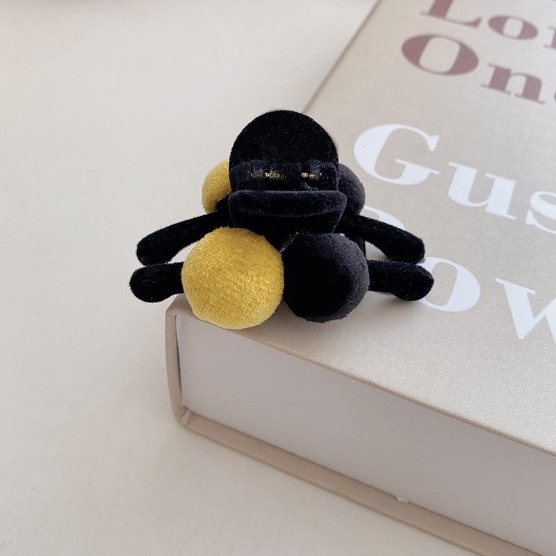 

Korean & Japanese Style Cute Bang Clips: Small Claw Hair Accessories for Women