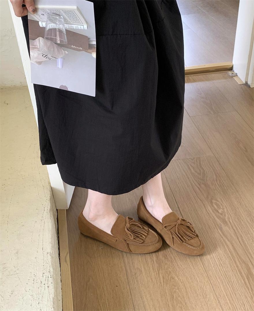 

Ретро матовые лоферы с кисточками на одной педали с мягкой подошвой женские весна 2025 новая универсальная модная обувь одинарная с глубоким вырезом 40 светло-коричневого