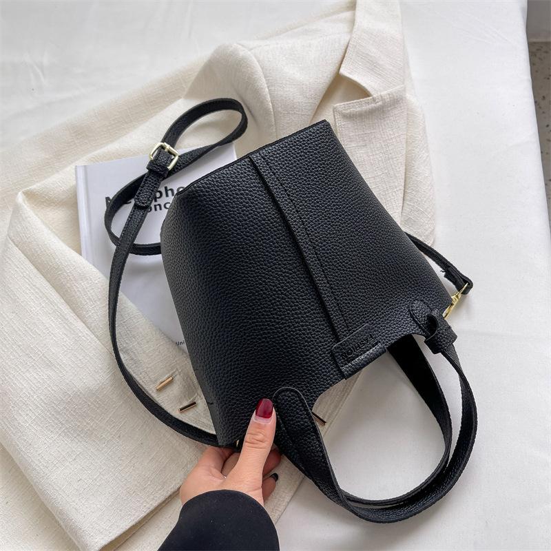 High-end Small Bag Women's New Fashion Versatile Vegetable Basket Portable Bucket Bag Textured Messenger Bag