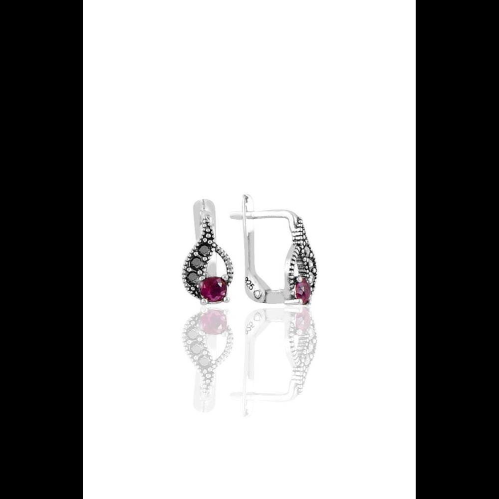 

Серебряные серьги-капли модели с марказитом и корневым рубином