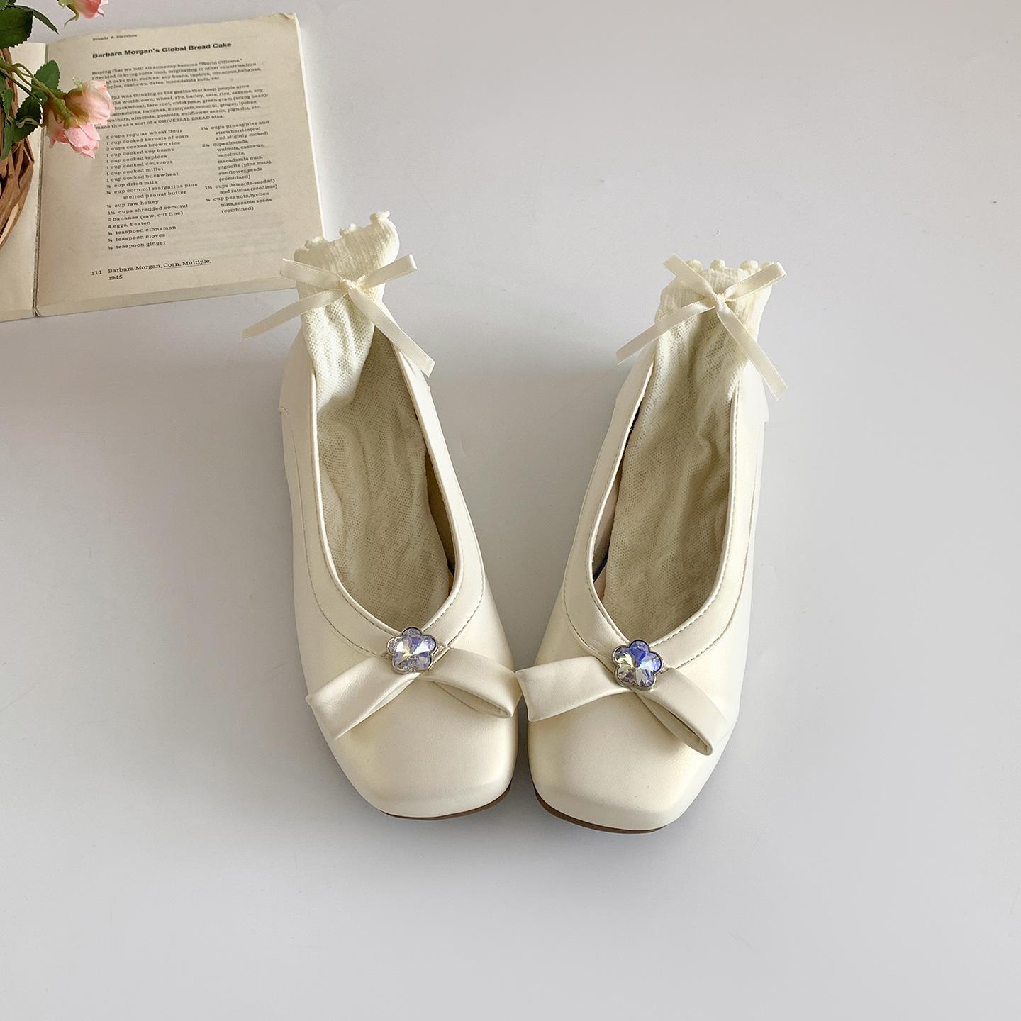 

Retro silver French flat-bottomed light-mouth single shoes women s summer 2025 new models with skirts versatile soft-soled Mary Jane women s shoes 39 бежевий