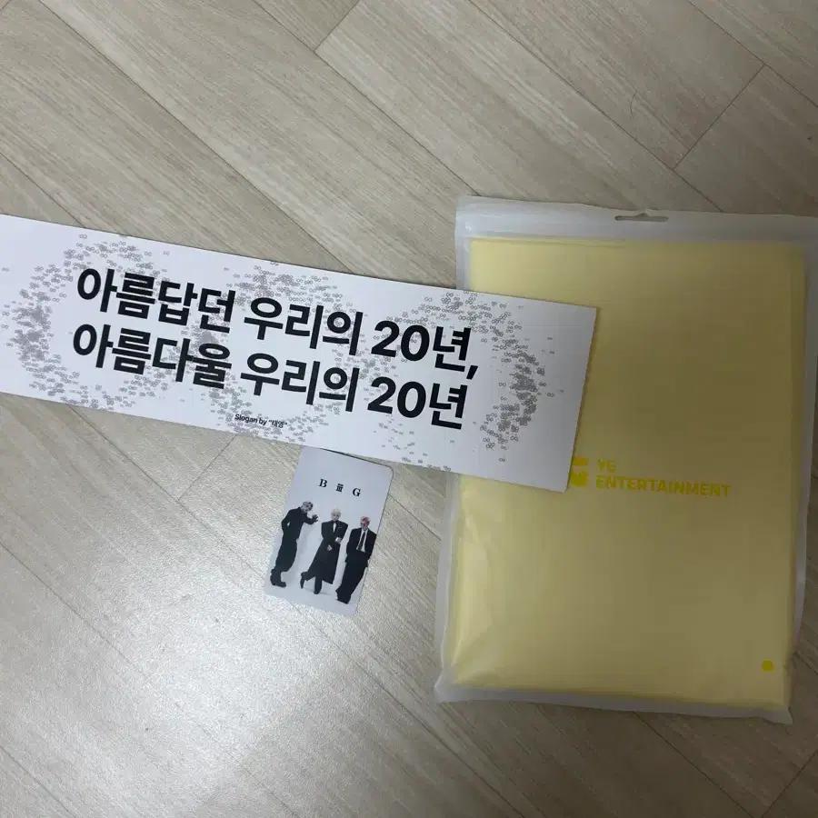 BIGBANG photocard+Raincoat+Slogan