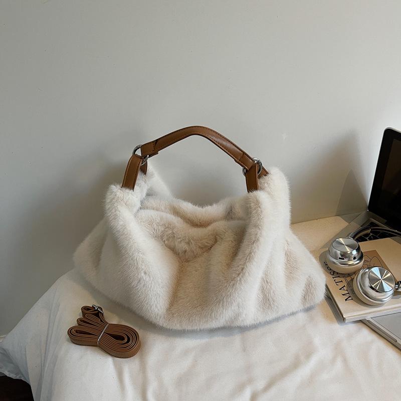 Casual plush bag women's autumn and winter new fashion simple niche fluffy shoulder bag women
