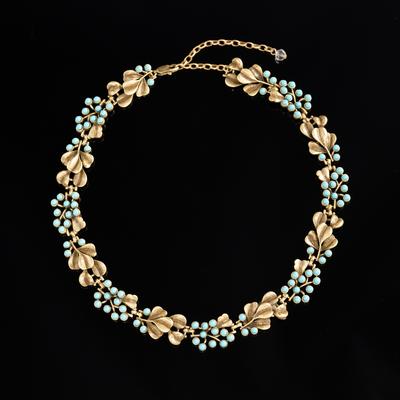 French Retro Medieval Pearl Leaf Necklace, High-End Temperament, Exquisite Court Style, Light Luxury Collarbone Chain, Neck Chain.