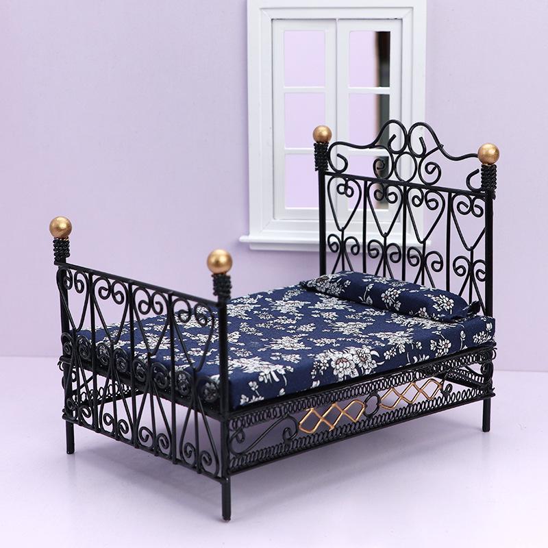 1:12 Dollhouse Mini Double Bed Home Bedroom Furniture Toy Gift Living Room Furniture Model Beautiful Handmade Iron Toy