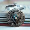 Runder Schlüsselanhänger-Anhänger aus Legierung mit detailliertem Fenrir-Wolf-Design, gravierten Symbolen der nordischen Mythologie und robuster Metallkonstruktion
