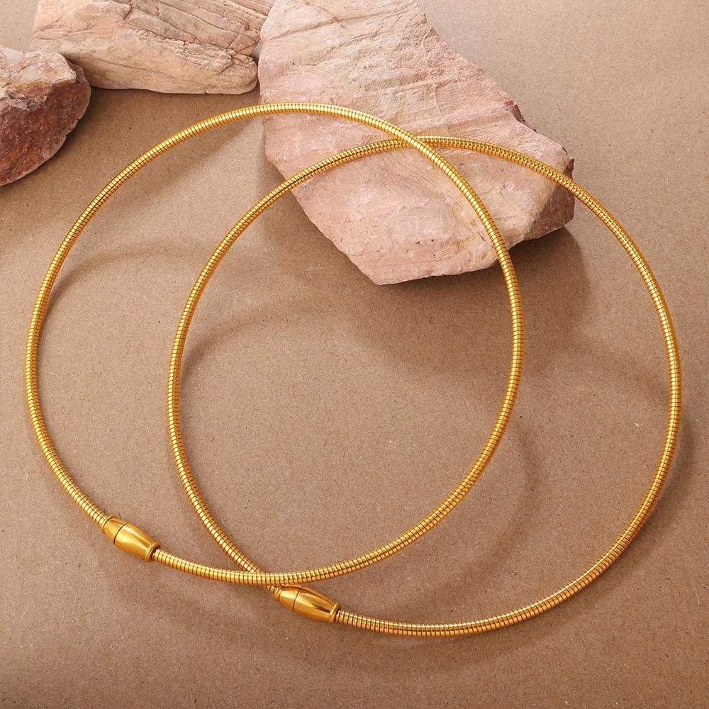 Elegant Saddle Shape Geometric Pendant Necklace