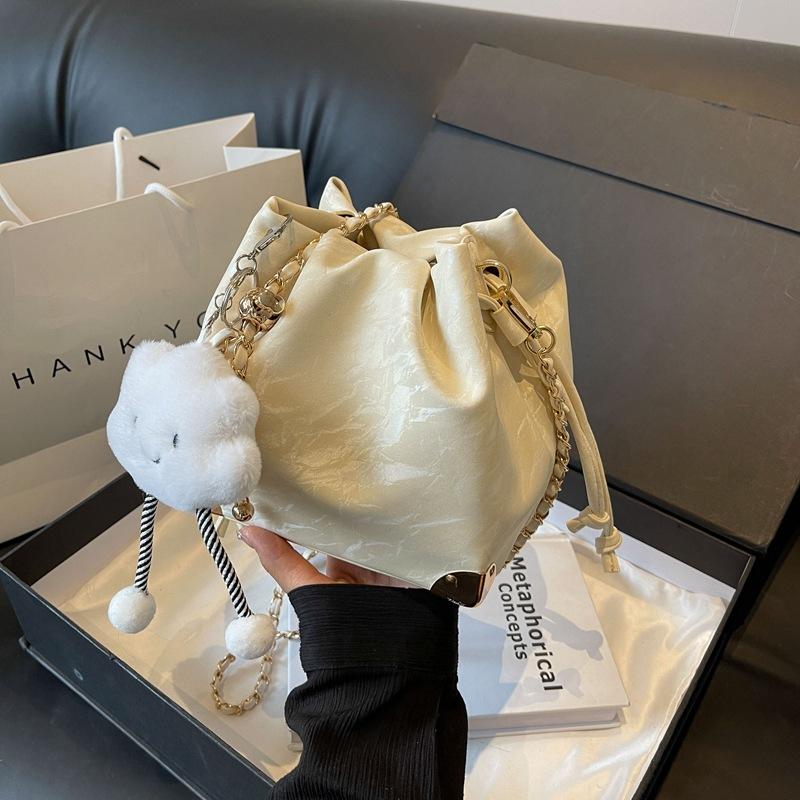 

Женская сумка-ведро на одно плечо с цепочкой, универсальная сумка-ведро для девочек с завязками, металлическая отделка, материал PU