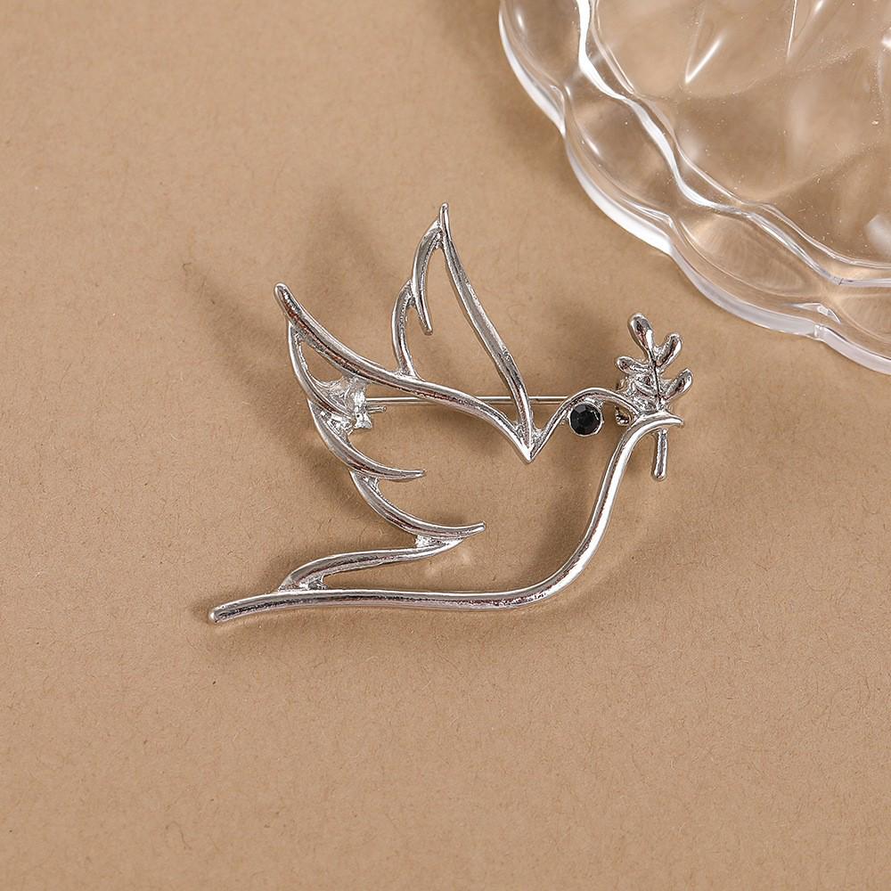 Exquisite Hohl geschnitzte Rose und Kamelie Brosche - Elegantes Metall-Anstecknadel-Accessoire für Damen