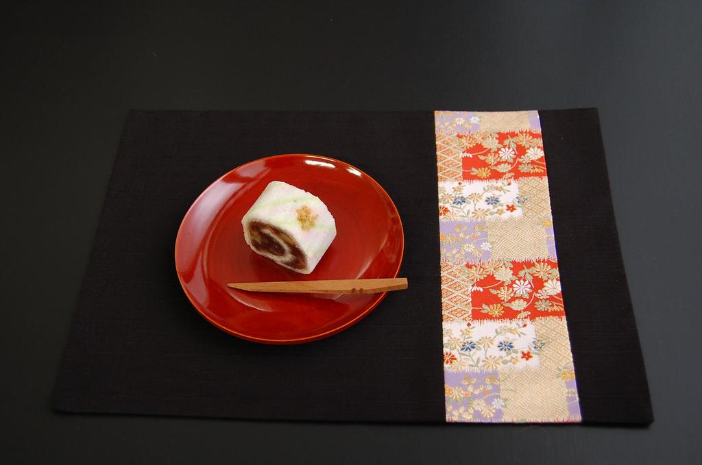 tea mat with gold brocade design Japanese-style pattern, obi-style (Hana)