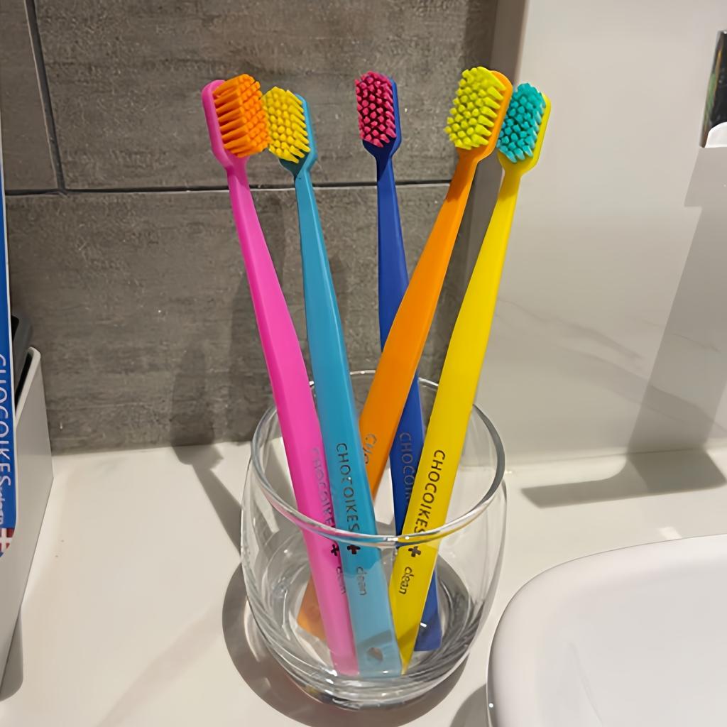 5 balení čokoládových švýcarských jemných nylonových zubních kartáčků, ergonomická rukojeť, ideální volba pro cestování a hotely