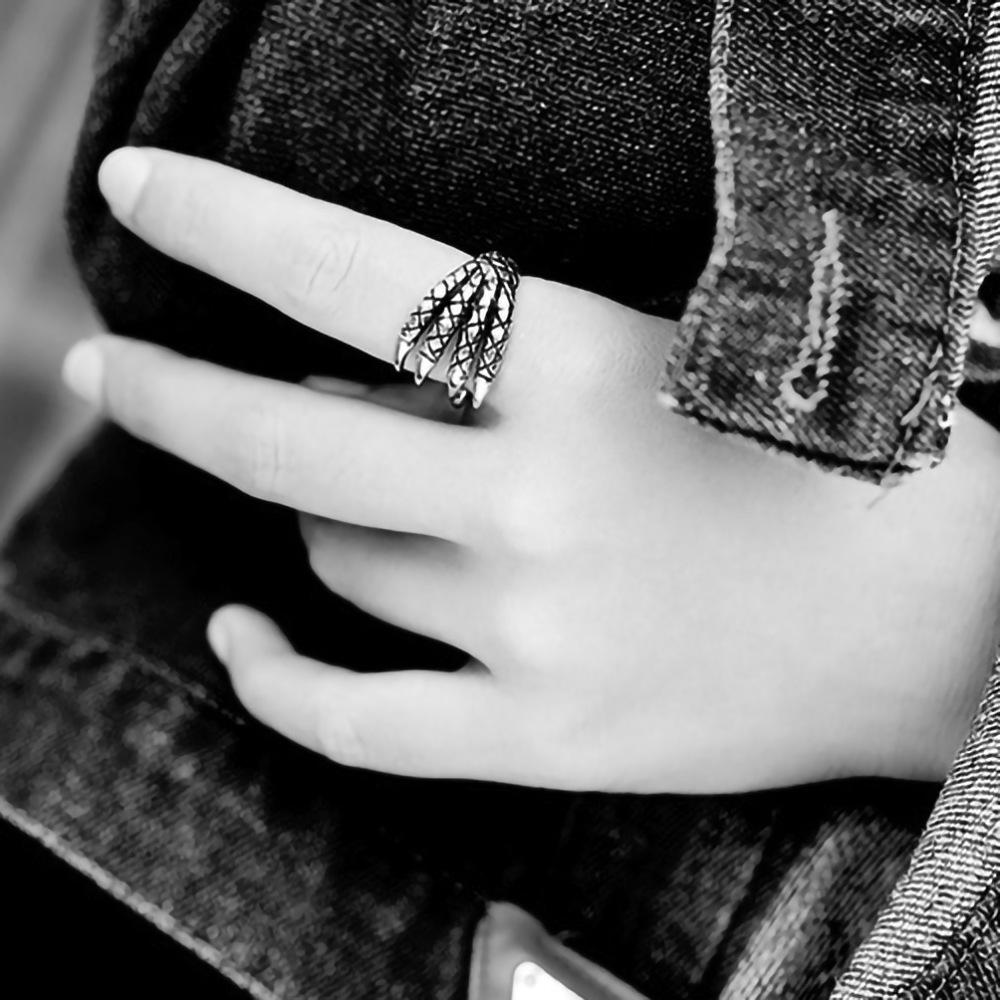 Unisex Retro Eagle Claw Ring - Classic Fashion Jewelry for Couples