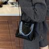 Bucket bag women's 2025 autumn and winter new commuter red wedding bag shoulder messenger bag retro fashion