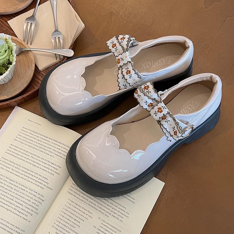 

Универсальные новые туфли-одинарки в стиле ретро на толстой подошве с круглым носком 39 бежевый