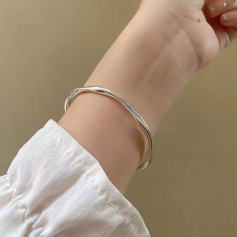 Stainless Steel Mobius Loop Bracelet Women Gold Plated Hypoallergenic Minimalist Geometry Jewelry