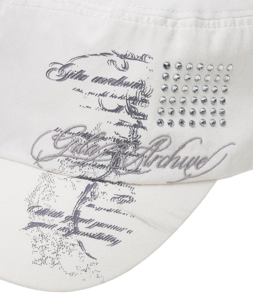 Gillaakaibeu Lettering Graphic Military Cap_White