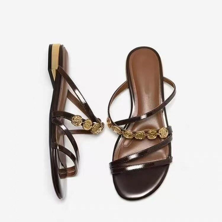 

Fashion Leopard print flat flip-flops for women in summer 2025, new French retro thin strap flip-flops for wearing with exposed toes 40