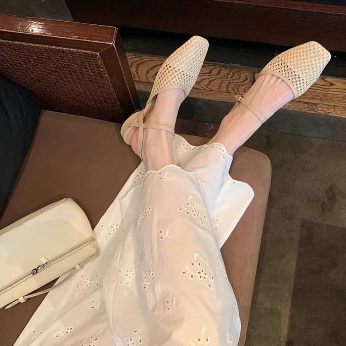 Design sense niche hollow woven bag head sandals women's summer new French rear air breathable low heel sandals