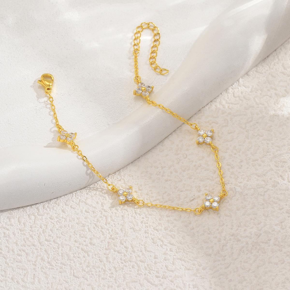 

Hot Sale Ladies Bracelet Geometric Four Leaf Clover Diamond Design Bracelet Versatile Premium Jewelry Women