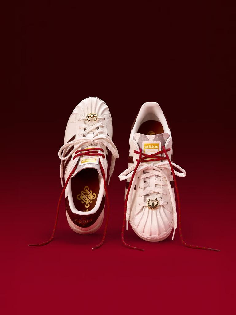 Adidas celebrity-exclusive SUPERSTAR II classic shell-toe sneakers, Adidas tricolor design Adidas KJ6293