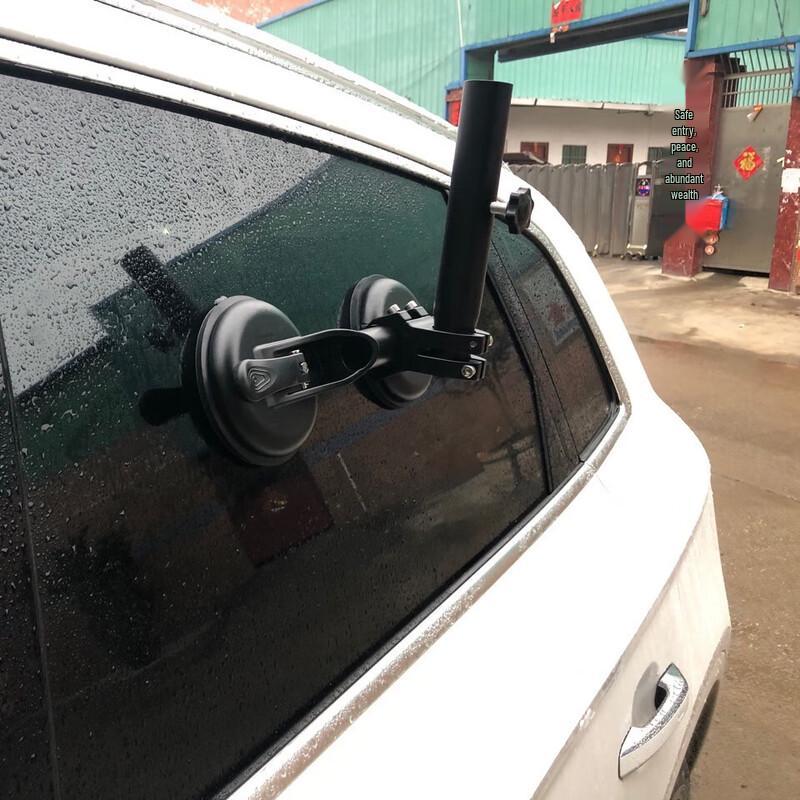 Flagstångsfäste med sugpropp för terrängbil