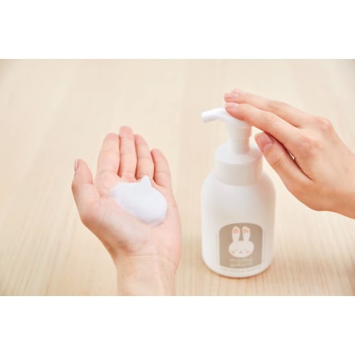 Mamagokoro Foaming Body Shampoo for Sensitive Skin In Babies and Adults, Gift Wrapped In a Gift Bag (Plant-Based, Made with Japanese Rice and Rice Bra