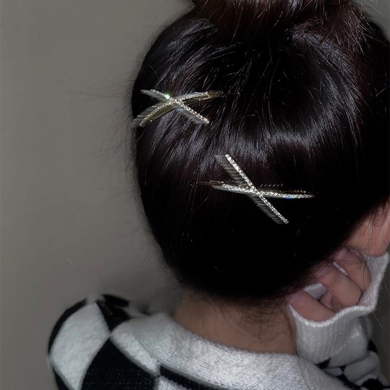 Dongdaemun Rhinestone Cross Hair Clip - Sweet & Simple Accessory for Bangs