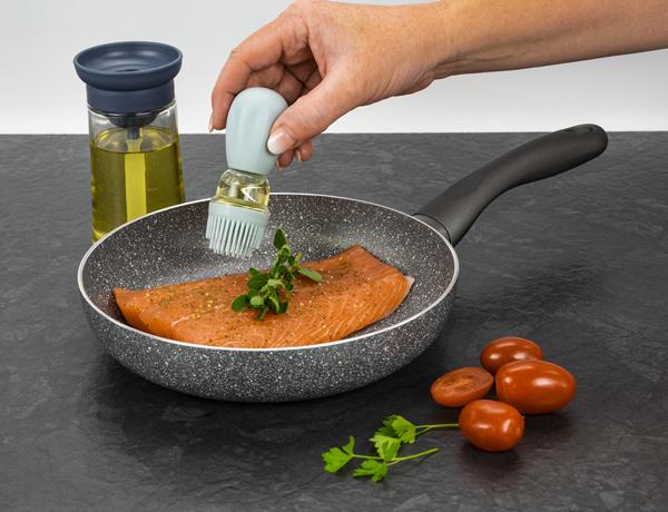 Oil Dispenser With Silicone Brush 2 In 1