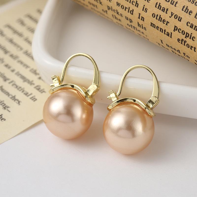 Elegant Pearl Ear Cuffs: Retro European & American Stud Earrings for Women – Trendy, High-End Style Ear Jewelry