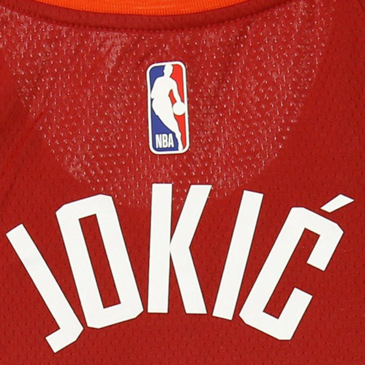 Nike Camiseta de Baloncesto Retro, Edición Fan, Denver Nuggets, Nikola Jokic Nº. 15 Tops para Hombre Carmesí CN1725-615