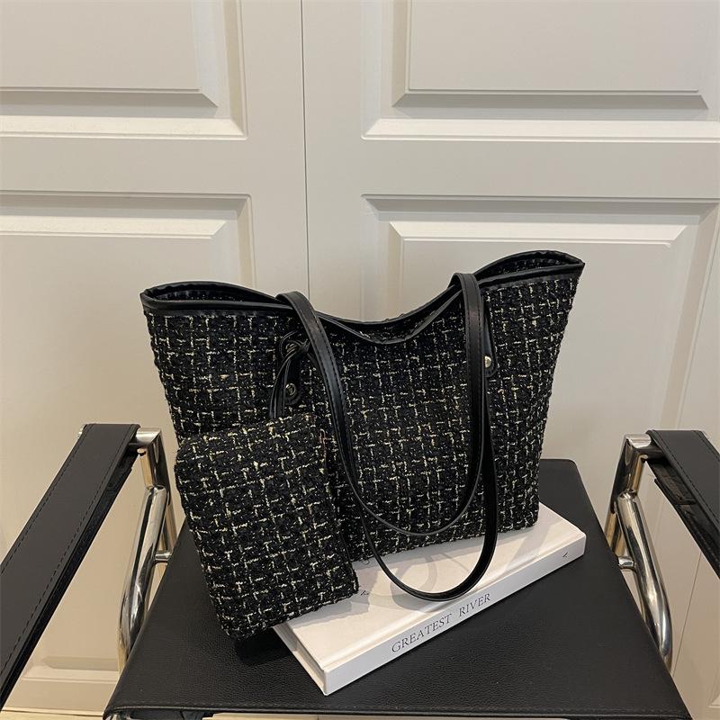 

Popular woolen bag women s bag new canvas high-end niche messenger bag fashion handbag bucket bag чёрный