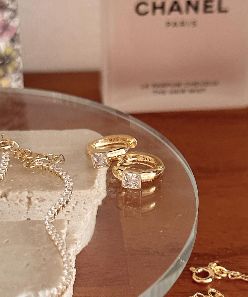 Code.H (Silver 925) Square One-Touch Earrings