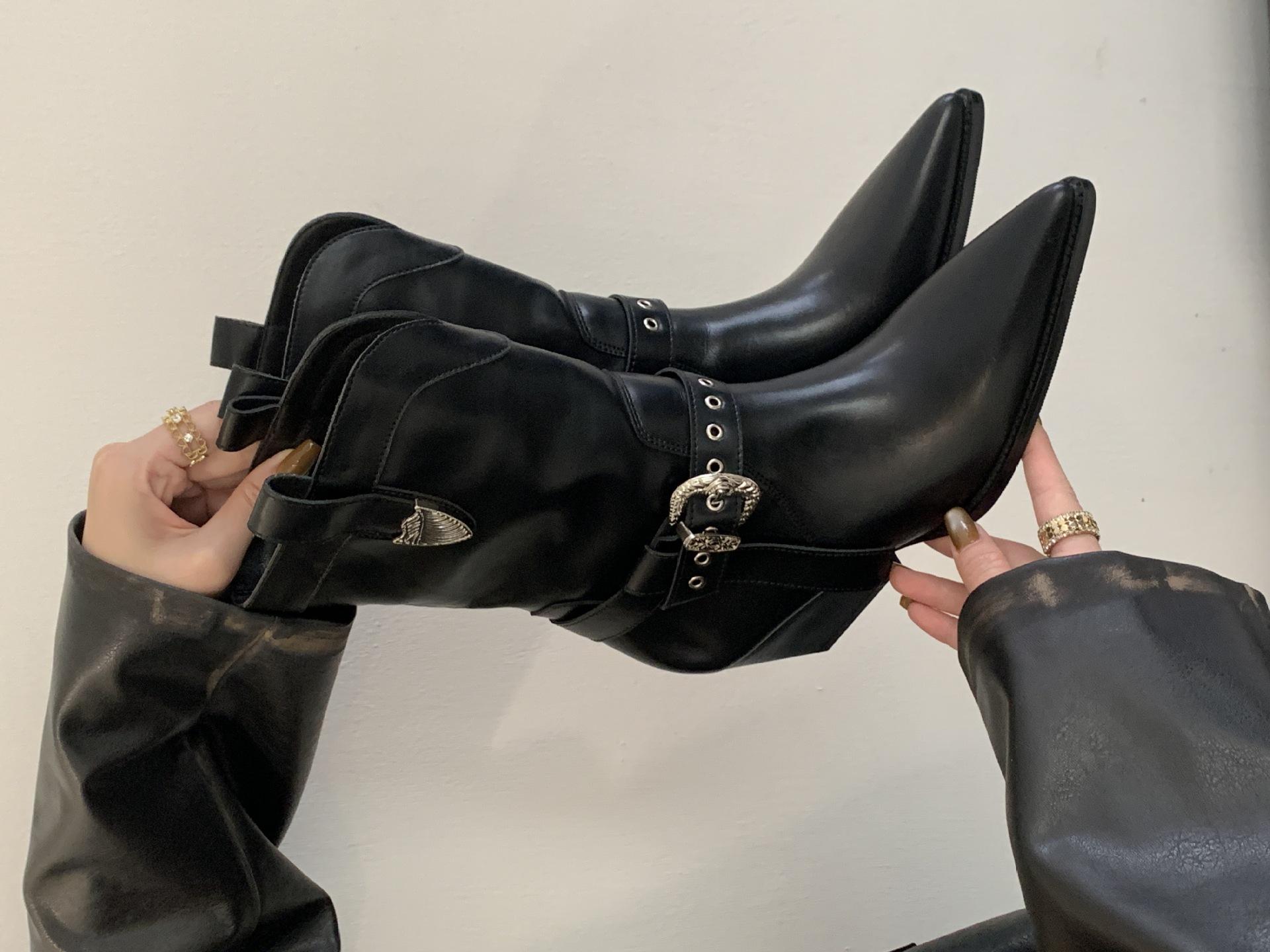 

2025 autumn and winter new retro-style western cowboy boots patent leather belt buckle medium thick heel short boots women 39 матовый черный