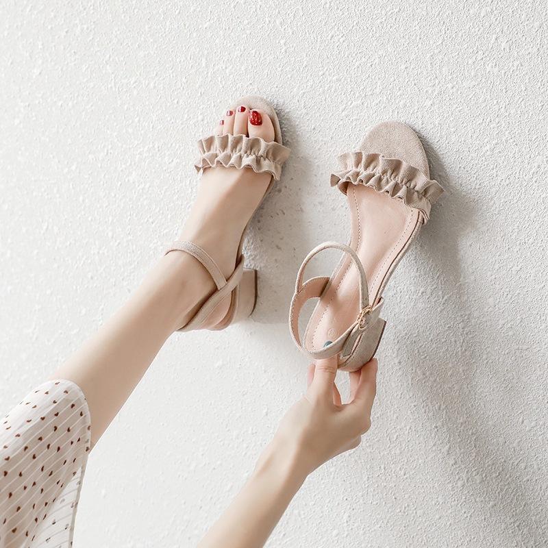 

Римские сандалии фея фея ветер нежная обувь лето 2025 новая универсальная вечерняя обувь слово с толстым каблуком высокие каблуки 40