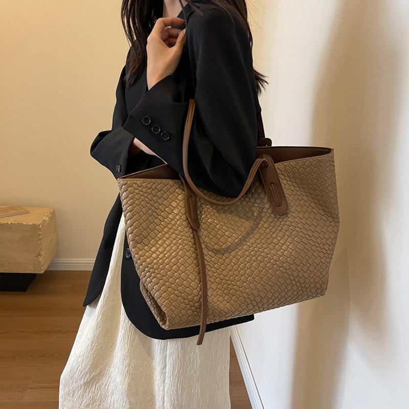 2026 Women Tote Bag Versatile Texture Retro Solid Luxury Designer Large Capacity Handbag New Ladies Commuter Bags Shopping Trav