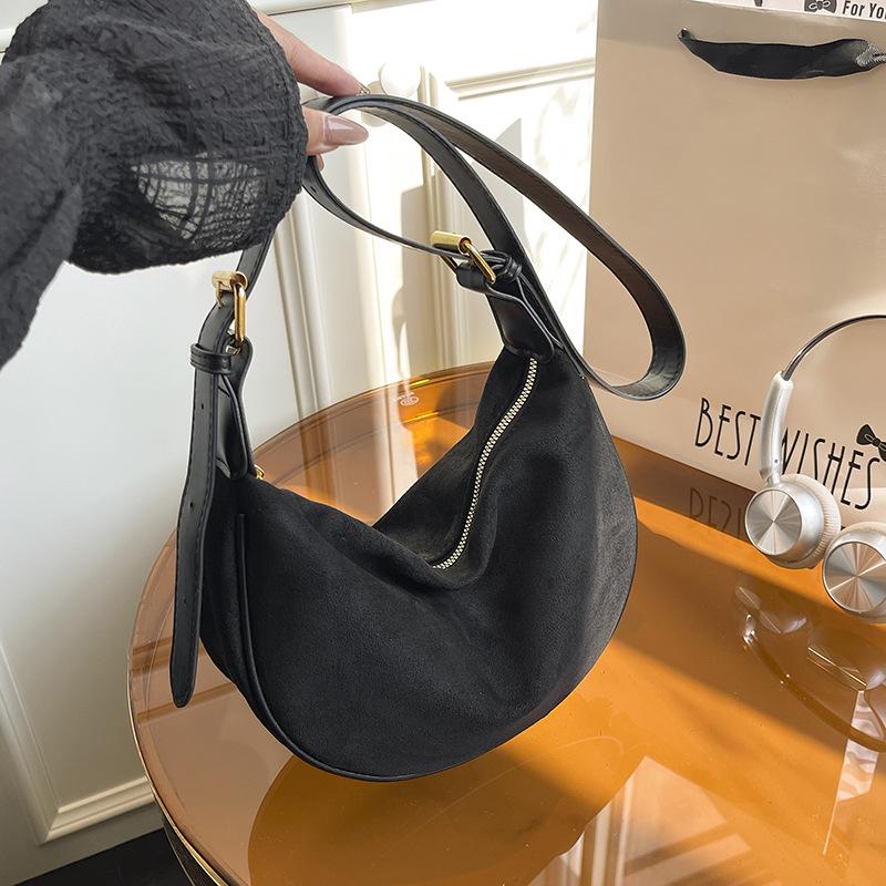 

Retro High-End One-Shoulder Women s Crossbody Bag: Versatile Commuter Dumpling Bag for Autumn/Winter Fashion One Size