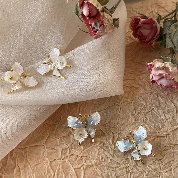 S925 Silbernadel-Ohrringe mit blauem Schmetterlingsmuster, elegantes, vielseitiges Blumendesign