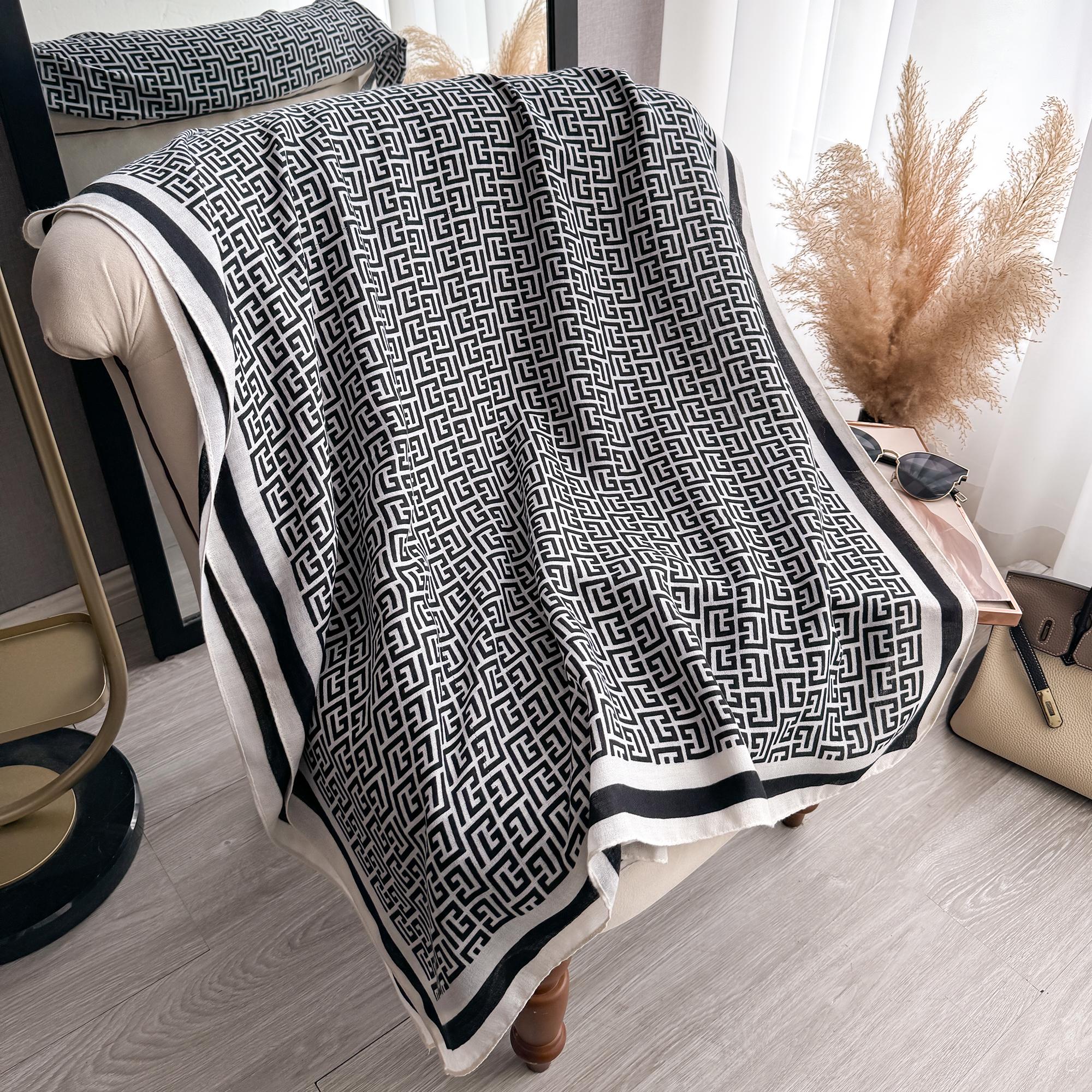 

2024 Последний женский весенний шарф Роскошный шарф с дизайном букв Хлопковый гладкий шарф Мягкая повязка на голову Шаль Пляжный 90x180см бежевый