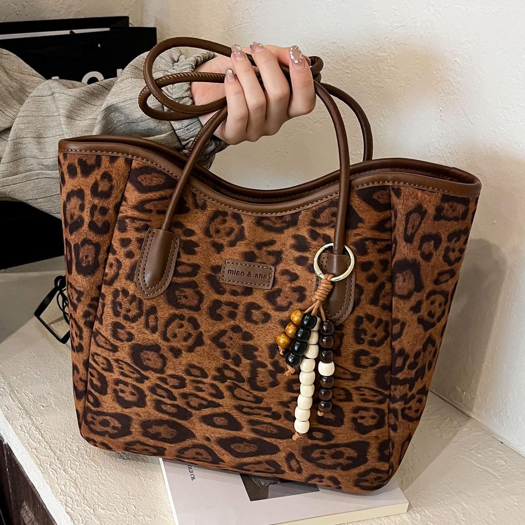 2025 new leopard print tote commuter bag versatile autumn and winter large-capacity student class shoulder bag tide
