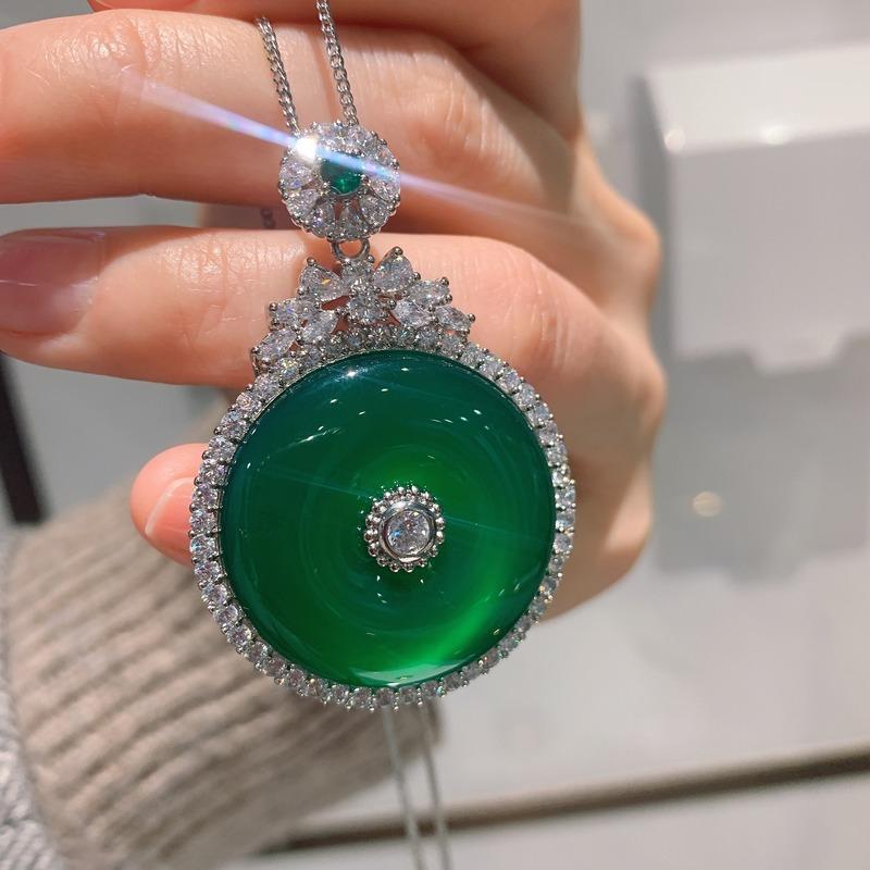 Sace Gems Collier pendentif classique en Zircon pour femmes, boucle de paix verte, cadeau à la mode